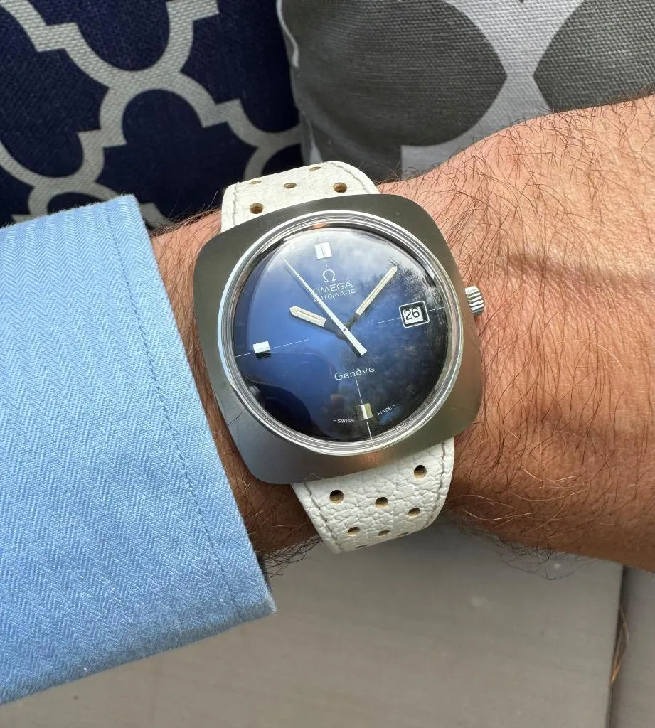 1970's Omega Dynamic Vintage Mens Large 39mm Cal. 565 Watch with Blue Vignette Dial - Stainless Steel