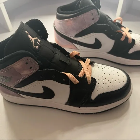 Air Jordan 1 Mid SE 'Zen Master'      Size 6.5 Y (6.5 M or 8 W)