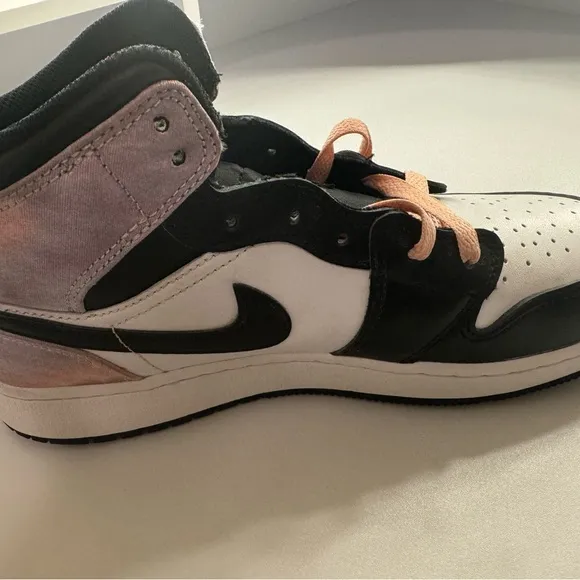 Air Jordan 1 Mid SE 'Zen Master'      Size 6.5 Y (6.5 M or 8 W)
