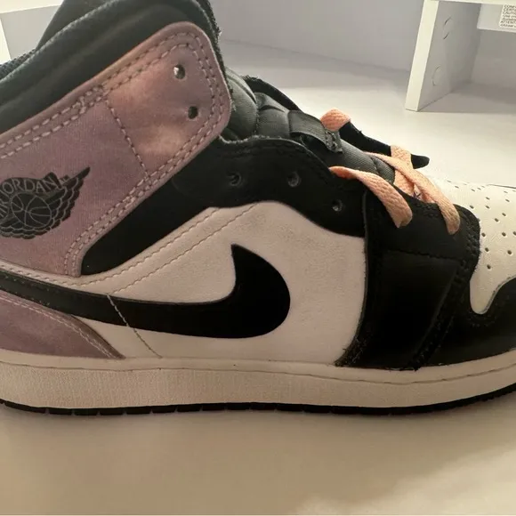 Air Jordan 1 Mid SE 'Zen Master'      Size 6.5 Y (6.5 M or 8 W)