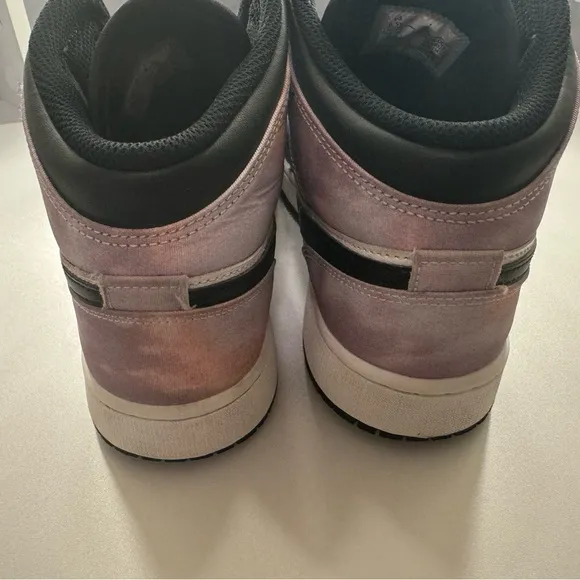 Air Jordan 1 Mid SE 'Zen Master'      Size 6.5 Y (6.5 M or 8 W)