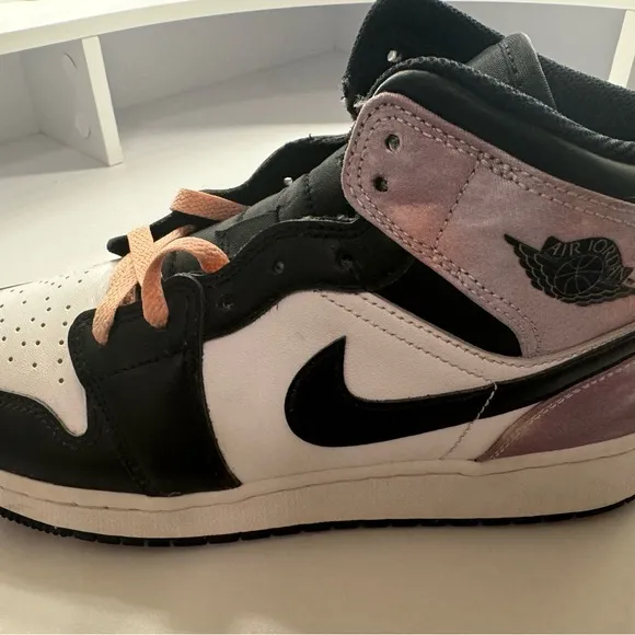 Air Jordan 1 Mid SE 'Zen Master'      Size 6.5 Y (6.5 M or 8 W)