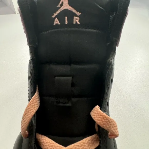 Air Jordan 1 Mid SE 'Zen Master'      Size 6.5 Y (6.5 M or 8 W)