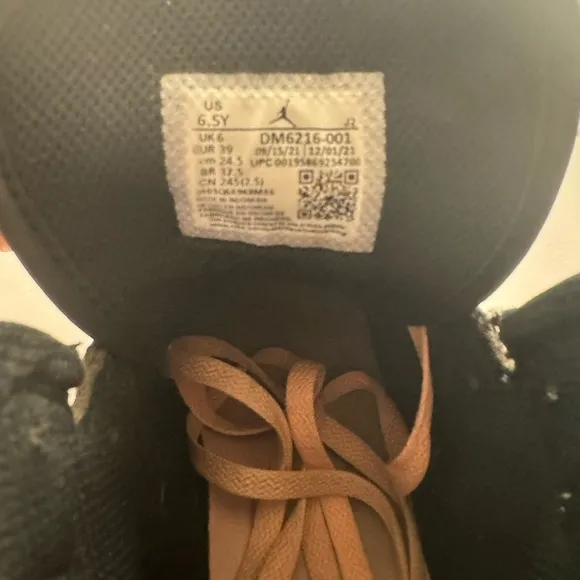Air Jordan 1 Mid SE 'Zen Master'      Size 6.5 Y (6.5 M or 8 W)