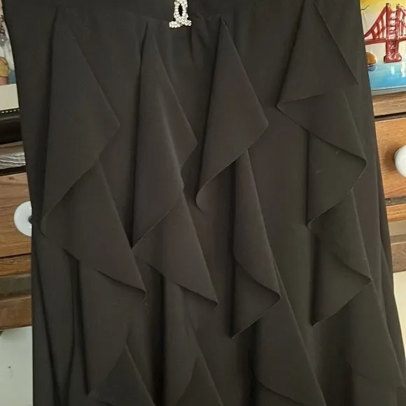BETSY &amp; ADAM Solid Black Halter Ruffled Detail Formal Dress, Size 4, NWT.