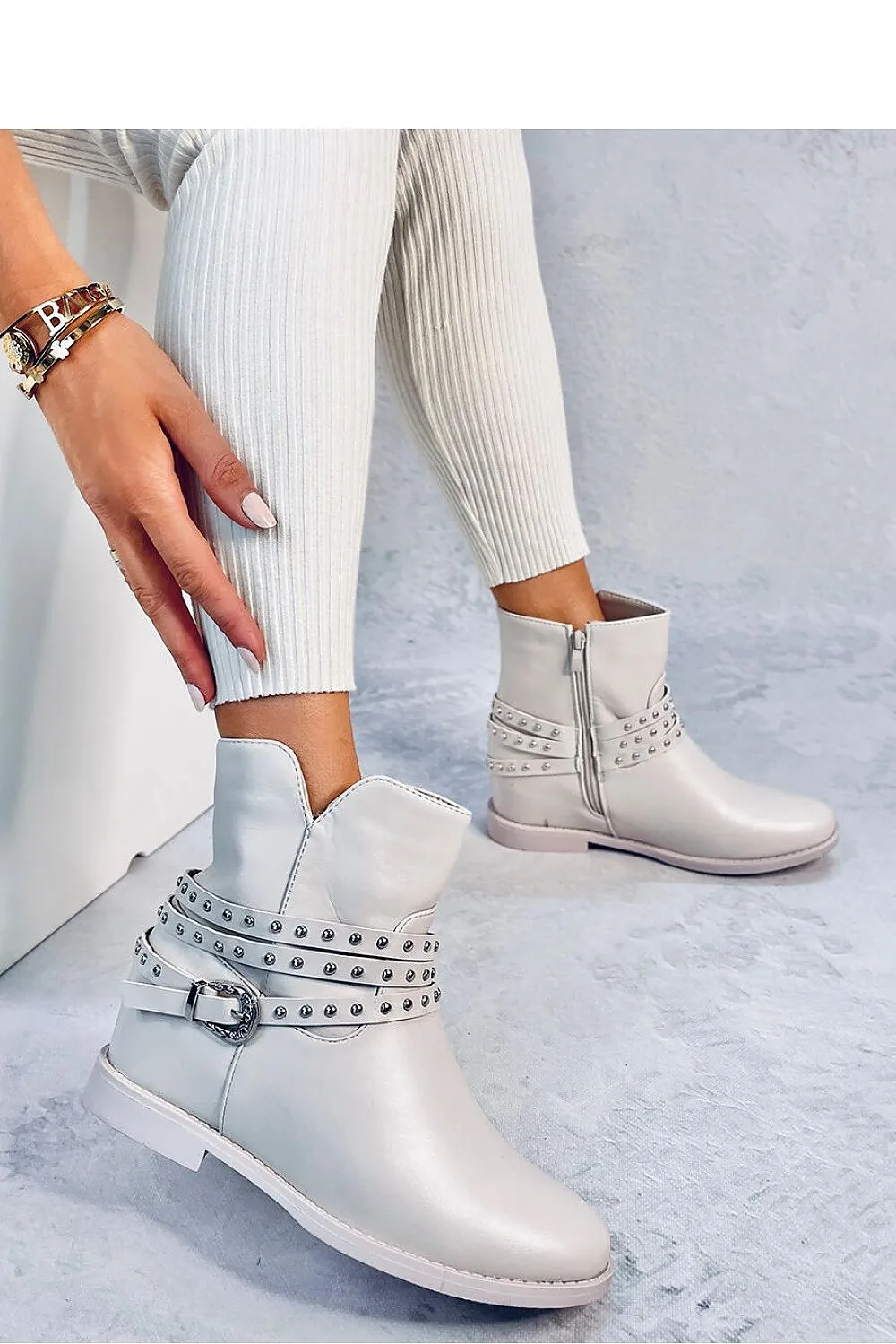 Buskin boots