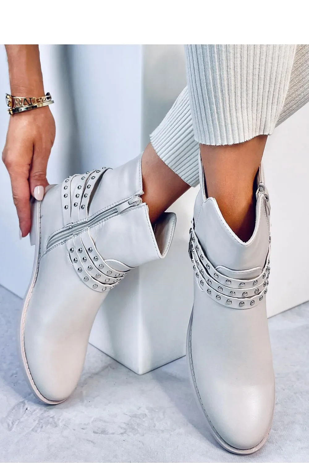 Buskin boots