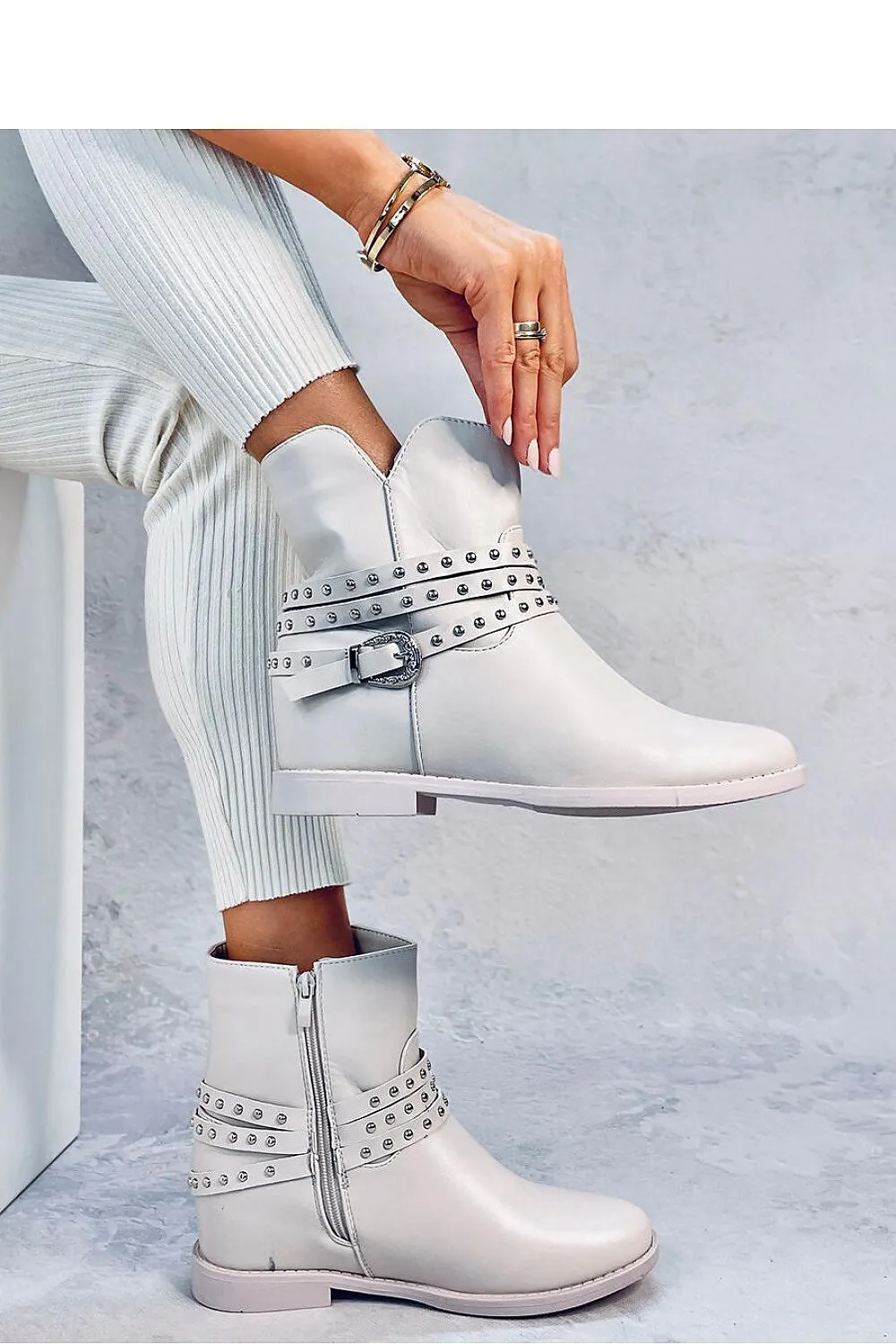 Buskin boots