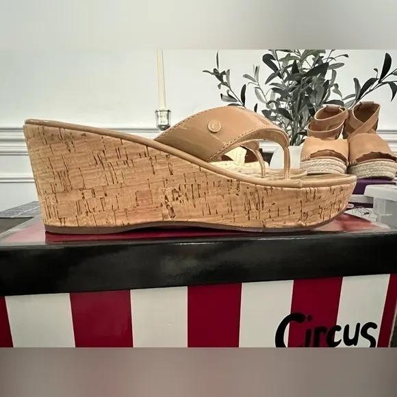 Circus by Sam Edelman Raquel Slide Wedge Sandal in Almond. Side 8.5. EUC