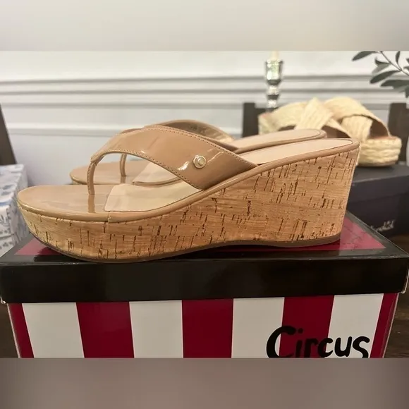 Circus by Sam Edelman Raquel Slide Wedge Sandal in Almond. Side 8.5. EUC