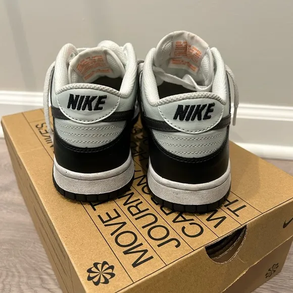 NIKE BIG KIDS DUNK LOW GS (BLACK / MEDIUM ASH-LIGHT SILVER)