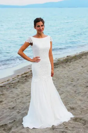 Roycebridal White Cap Sleeves Scoop Neck Open Back Lace Beach Wedding Dresses, MW199