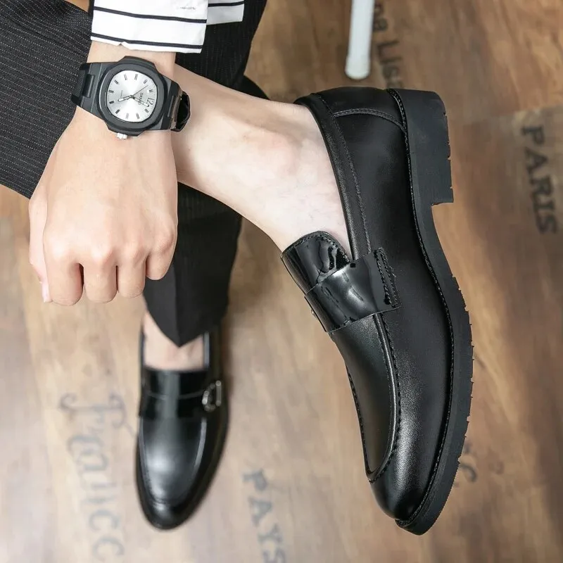Stylish and Durable Men Patent Leather Brogues Shoes