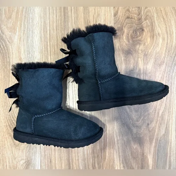 UGG Bailey Bow II Boot for Girl, Size 1 - Black EUC