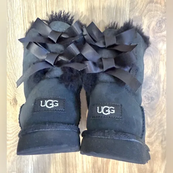 UGG Bailey Bow II Boot for Girl, Size 1 - Black EUC