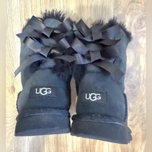 UGG Bailey Bow II Boot for Girl, Size 1 - Black EUC