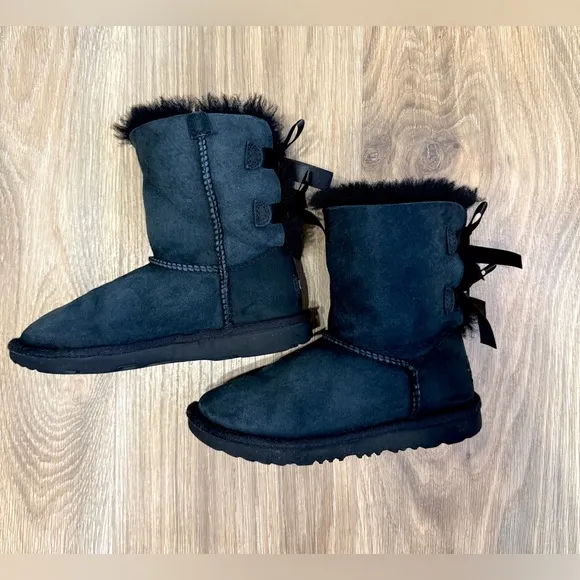 UGG Bailey Bow II Boot for Girl, Size 1 - Black EUC