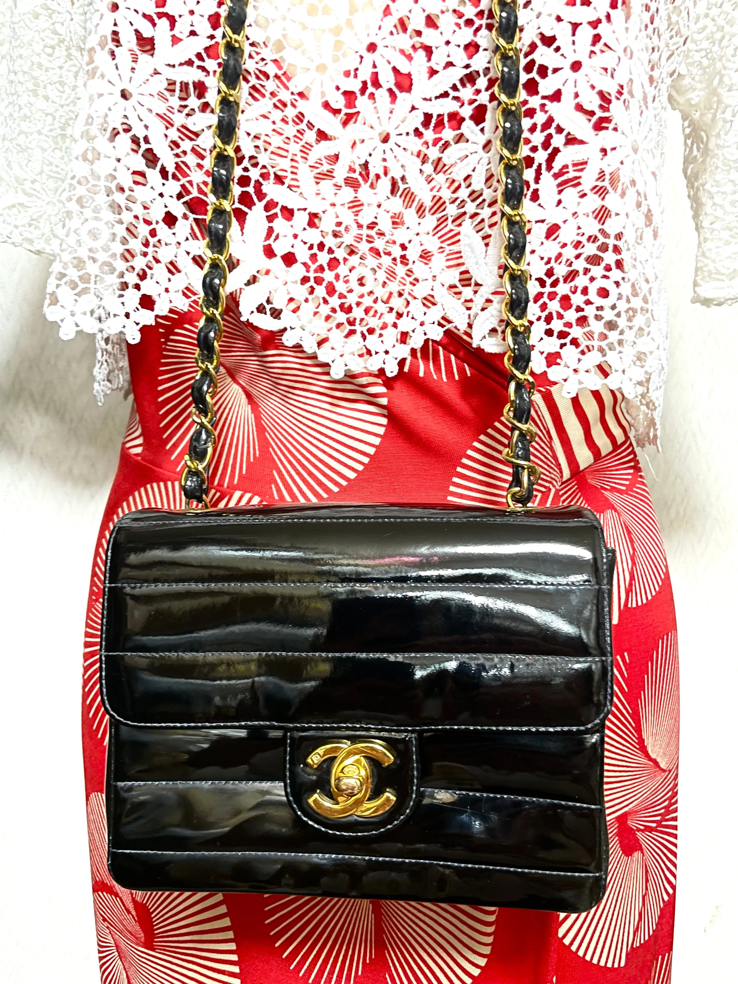 Vintage CHANEL patent enamel black 2.55 classic mini flap chain shoulder bag with gold tone CC closure. Horizontal stitches. 050606ac