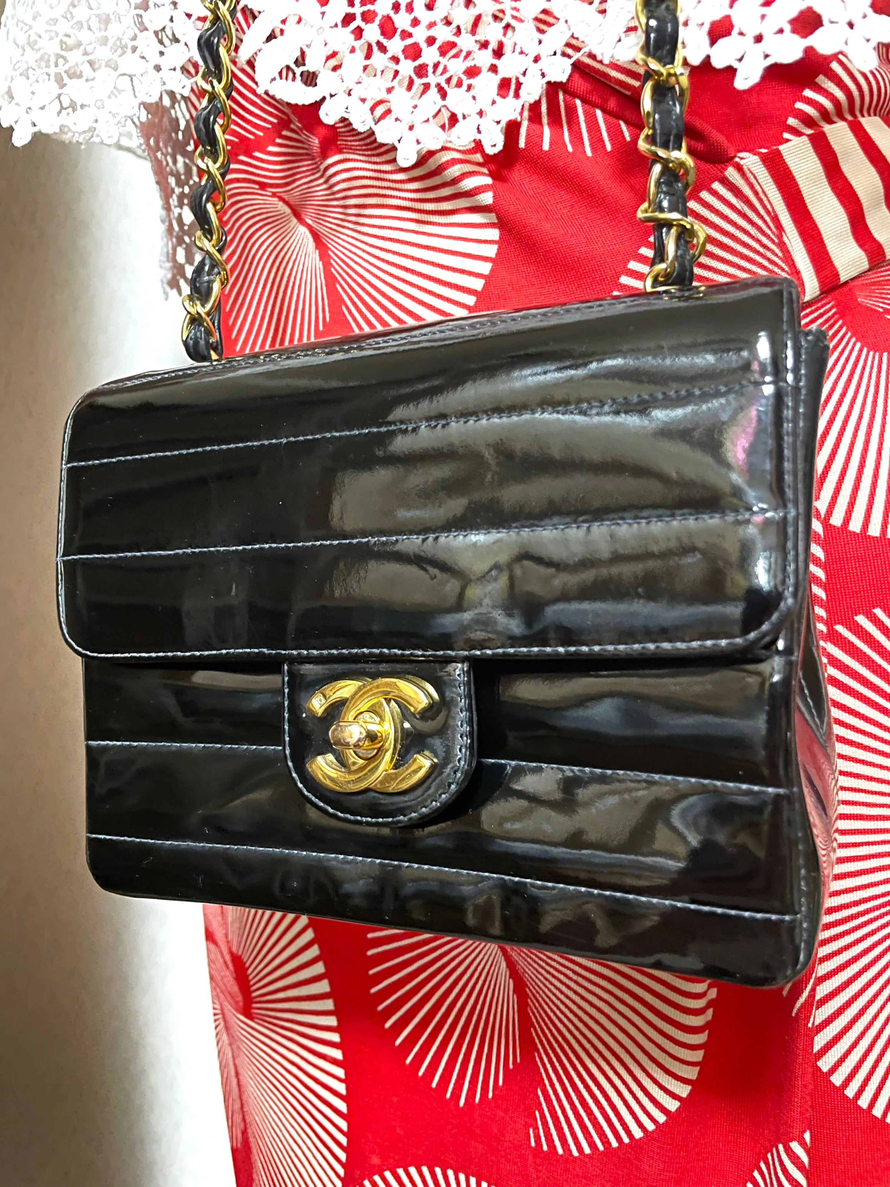 Vintage CHANEL patent enamel black 2.55 classic mini flap chain shoulder bag with gold tone CC closure. Horizontal stitches. 050606ac