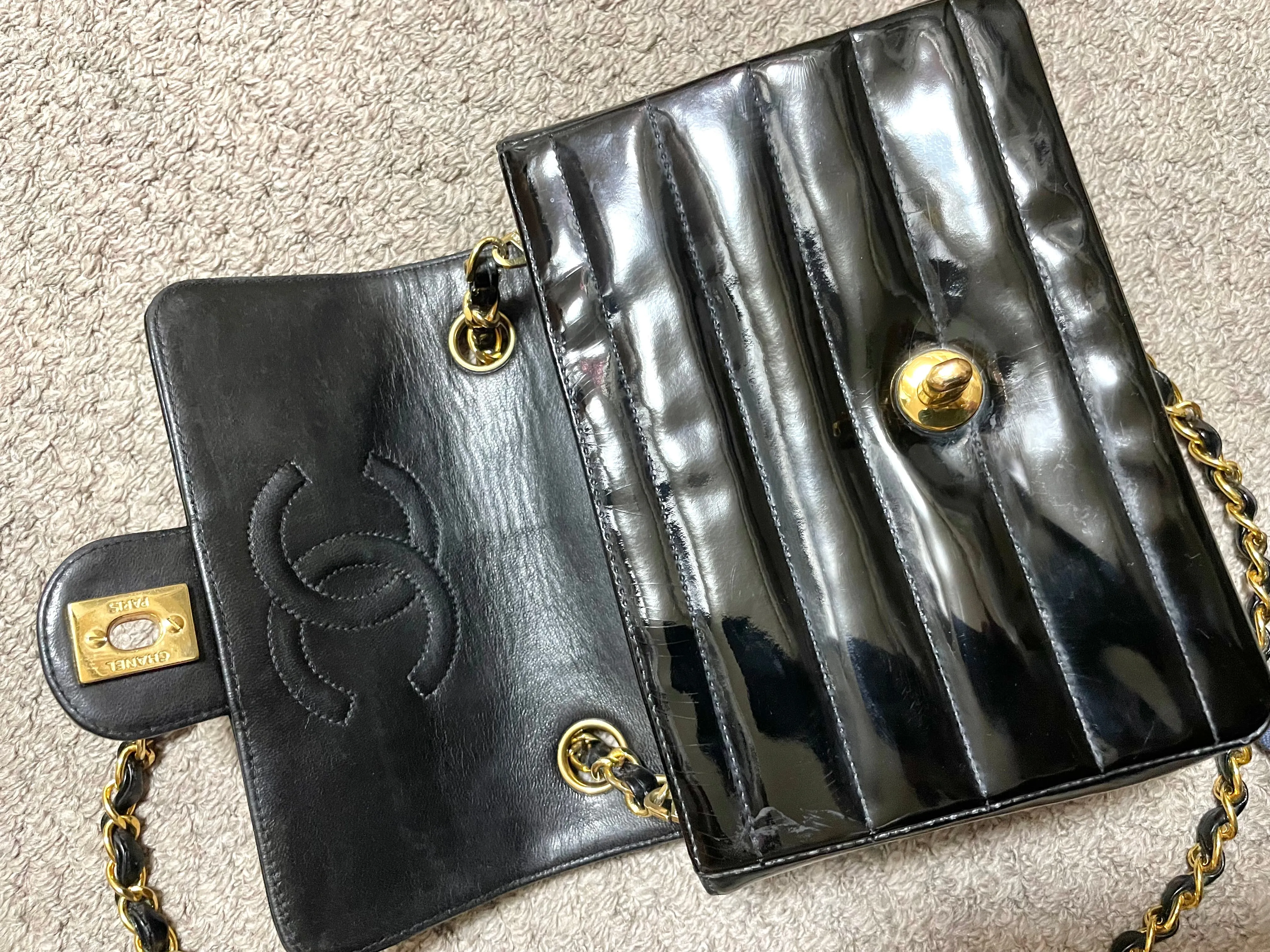 Vintage CHANEL patent enamel black 2.55 classic mini flap chain shoulder bag with gold tone CC closure. Horizontal stitches. 050606ac