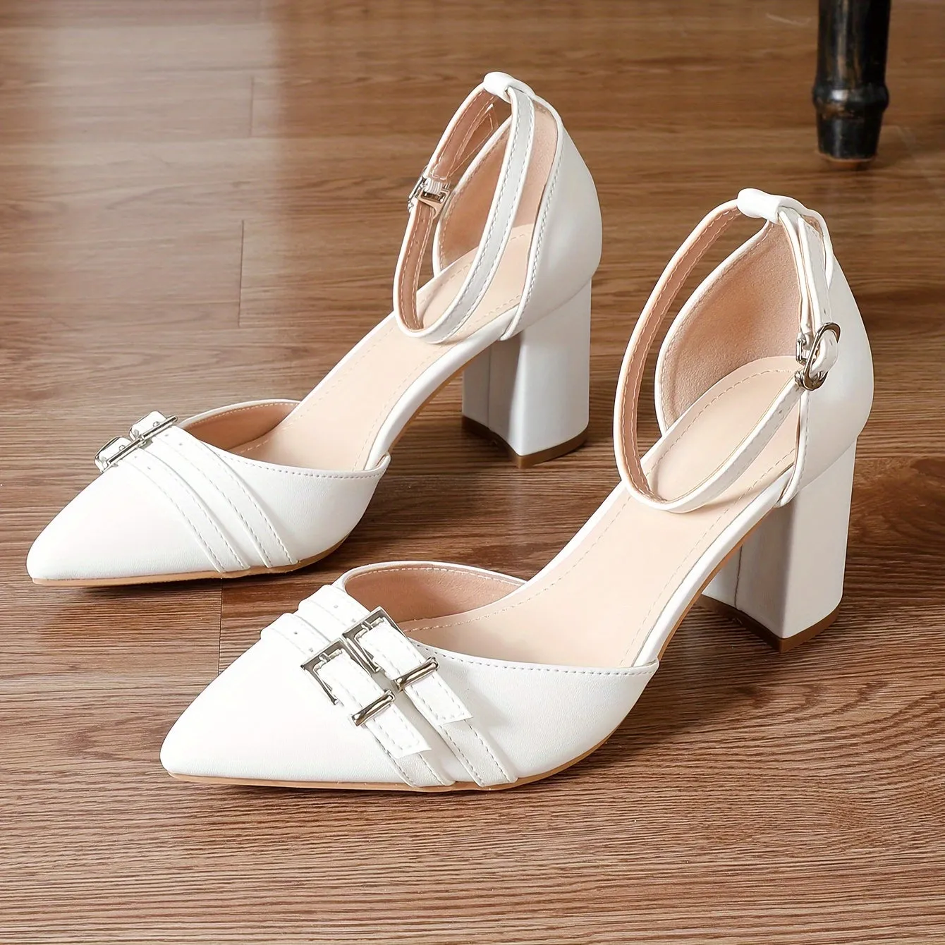 VougeVamp Elegant White Bowknot & Pearl Rhinestone High Heels – Fashionable Chunky Heel Pumps for Weddings & Special Occasions